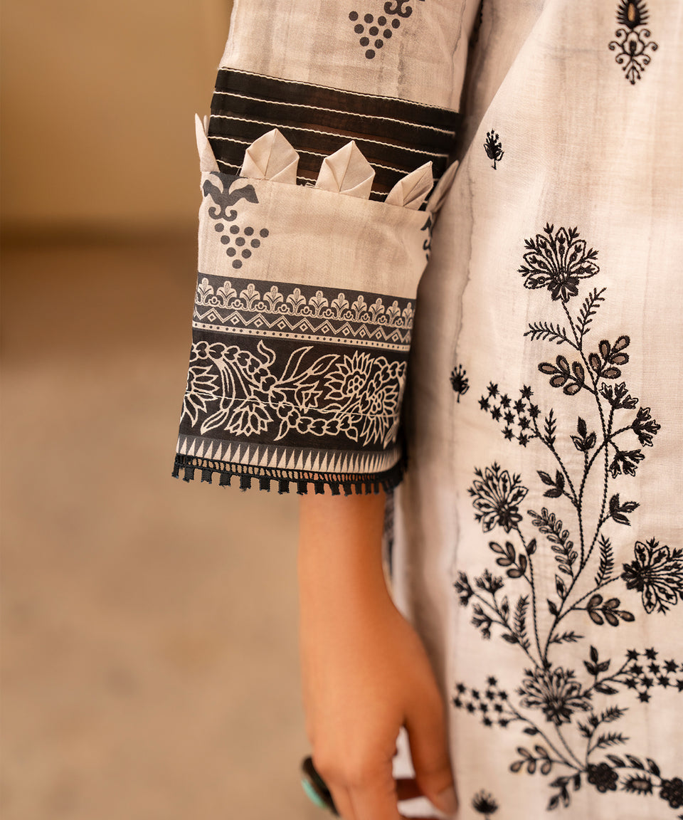 3PC UNIVERSAL DIGITAL EMBROIDERED LAWN
